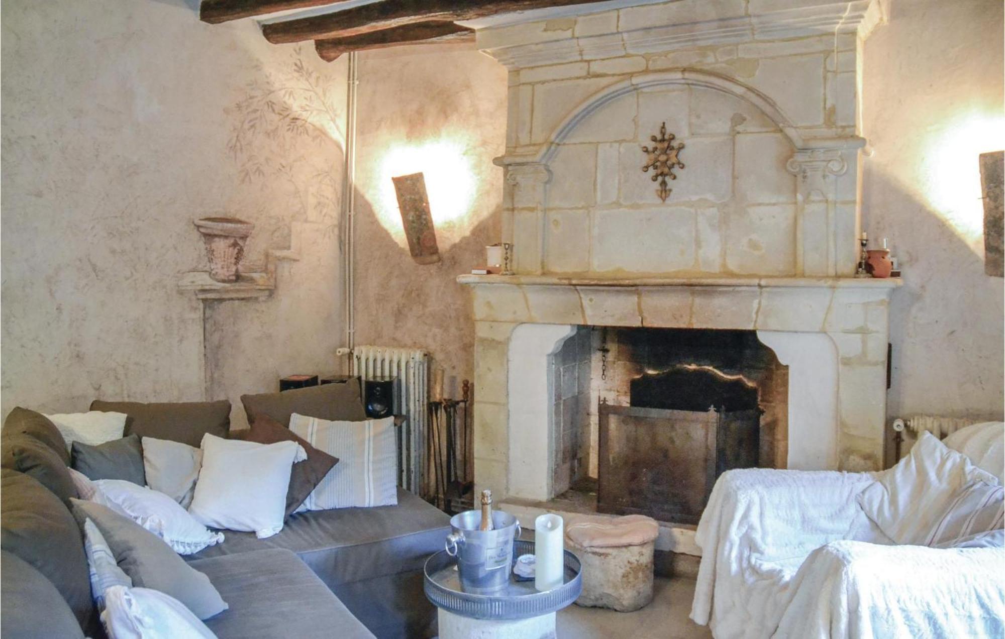 Cozy Home In Gennes With Kitchen 外观 照片